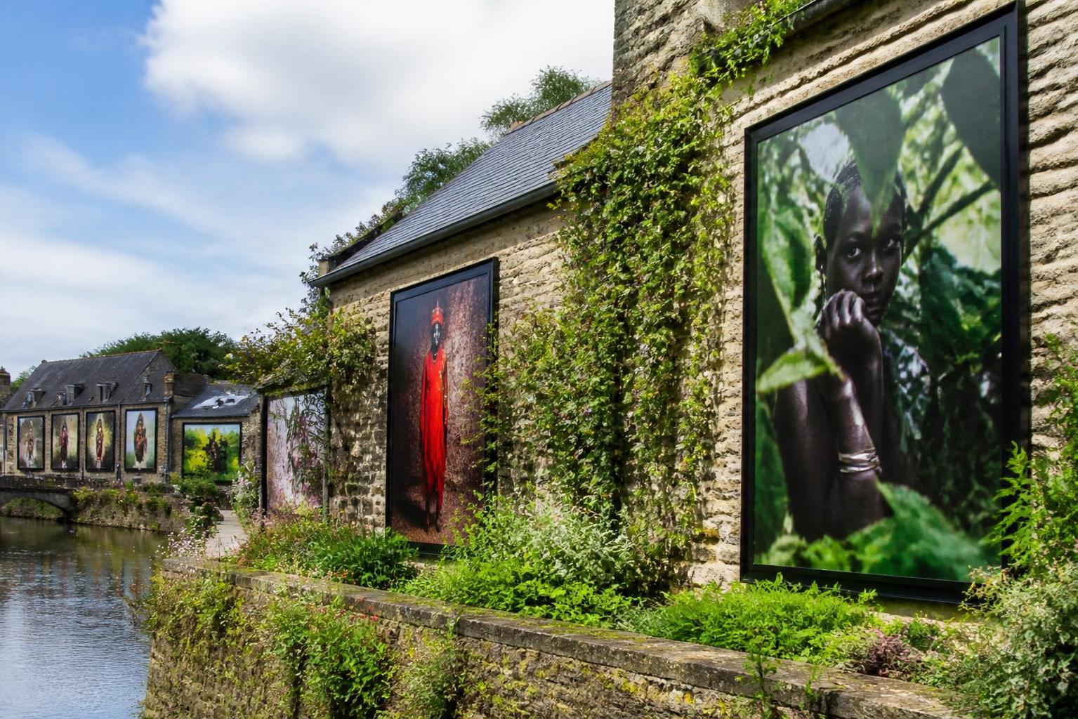 à La Gacilly, un festival unique met en lumiÚre 200 ans d'histoire photographique à travers paysages, cités et portraits 7 découvrez le festival unique de la gacilly qui célÚbre 200 ans d'histoire photographique en mettant en avant paysages, cités et portraits exceptionnels.