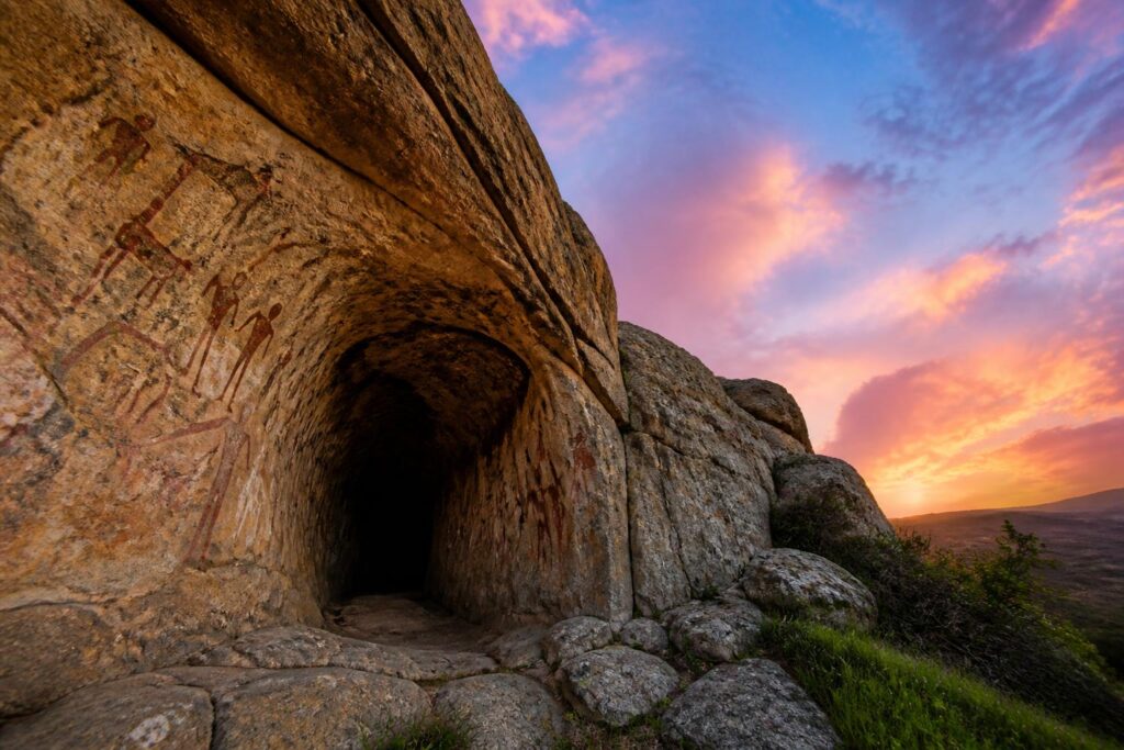 découvrez aventignan à travers des images captivantes de sa grotte, où le ciel semble prendre vie et raconter son histoire unique.