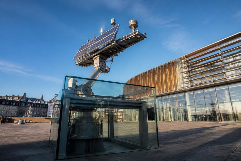 la médiathèque de granville met en place un dispositif innovant pour suivre et analyser les déplacements du soleil, offrant une expérience unique aux visiteurs.