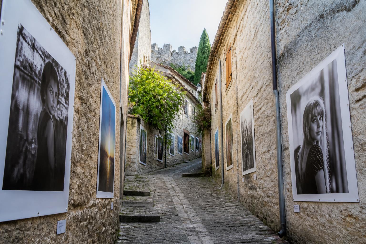 découvrez penne-d'agenais pendant un mois dédié à la photographie, avec des expositions, ateliers et événements pour tous les passionnés d'art visuel.