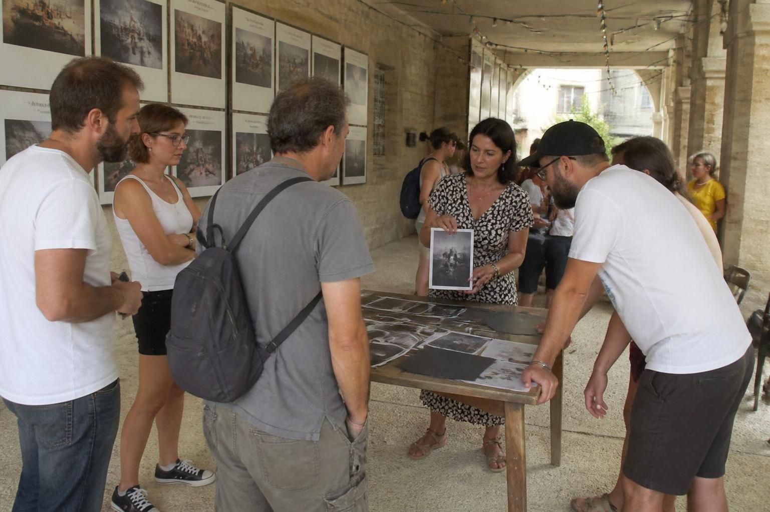 découvrez la biennale de photographie à coutances, un événement vibrant avec ateliers créatifs, artistes invitées de renom et concerts live pour une expérience culturelle unique.
