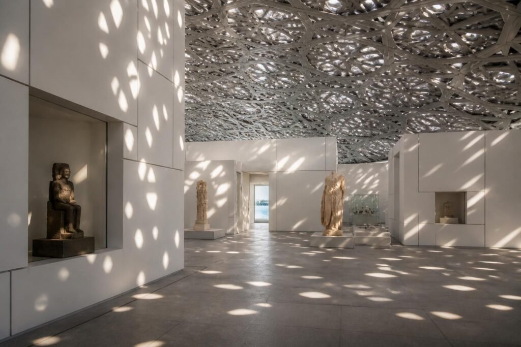 explorez les plus belles photos du louvre abu dhabi et plongez dans une visite inoubliable alliant art, culture et architecture moderne.