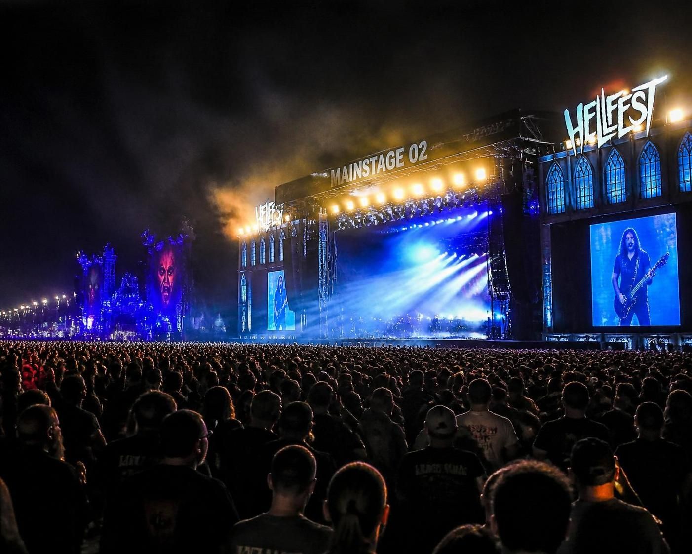 le hellfest célèbre ses 20 ans avec un programme spectaculaire de 300 groupes répartis sur 10 scènes, promettant un événement exceptionnel selon le directeur du festival.