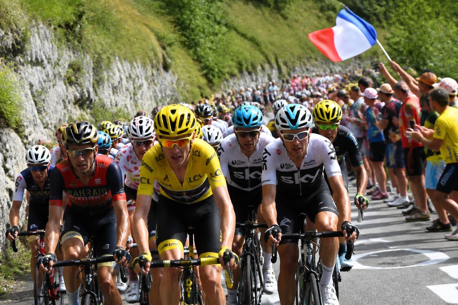 Photographie : « Ă chacun son Tour » â Les souvenirs jurassiens du Tour de France dĂ©voilĂ©s en exposition 6 dĂ©couvrez l'exposition « Ă chacun son tour » qui rĂ©vĂšle les souvenirs jurassiens du tour de france Ă travers une sĂ©lection unique de photographies.