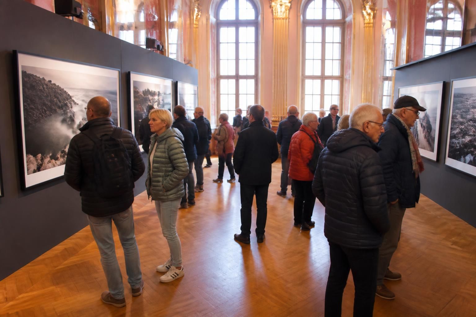 découvrez comment la biennale de la photographie à saint-brieuc fait face au projet de déménagement annoncé, suscitant stupéfaction et débats au sein de la communauté locale.