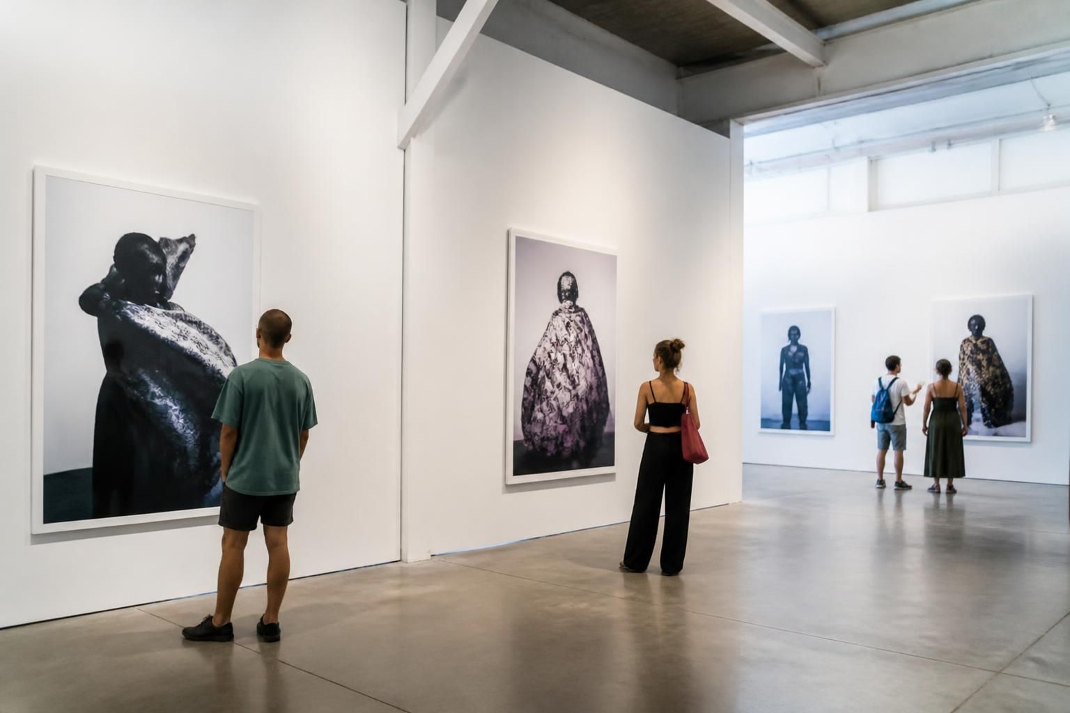 Invité Culture - Aux Rencontres d’Arles, Souleymane Bachir Diaw dévoile « Sutura » : une exploration artistique de la pudeur 7 découvrez « sutura », l'œuvre de souleymane bachir diaw présentée aux rencontres d’arles, une exploration artistique profonde de la pudeur et de l'intimité.