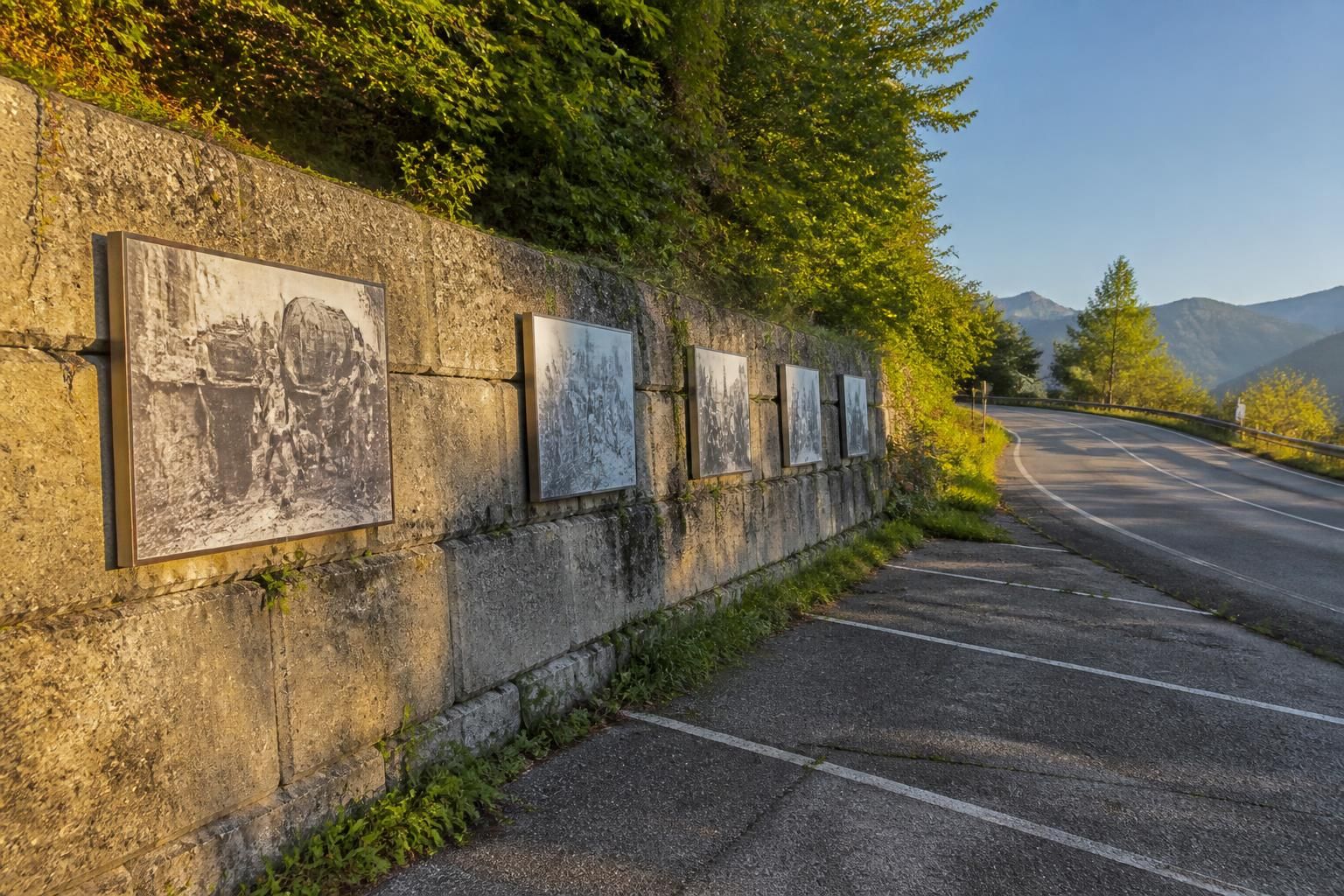 Le Poizat-Lalleyriat : quand le mur en béton de la D55B se transforme en une galerie d'histoire à ciel ouvert 7 découvrez comment le mur en béton de la d55b au poizat-lalleyriat se métamorphose en une galerie d'histoire à ciel ouvert, mêlant art et patrimoine local.
