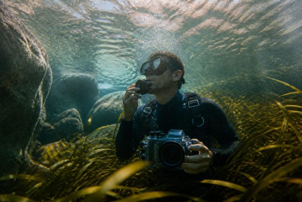découvrez l'univers magique de la photo argentique à saint-gaudens avec gaël bonnefon, entre immersion artistique et plongée nostalgique.