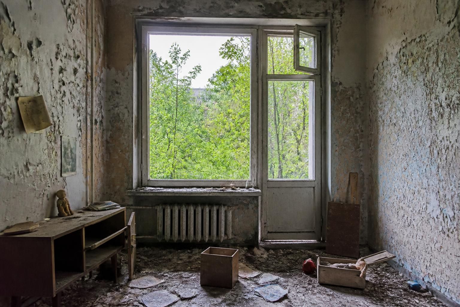 découvrez l'exposition 'visa pour l’image – tchernobyl, 40 ans après' qui explore les nouveaux défis sociétaux et environnementaux au-delà du risque nucléaire, à travers des images puissantes et témoignages poignants.